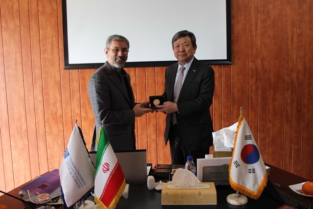 South Korean Delegation Pays a Visit to TUMS and Tehran Heart Center